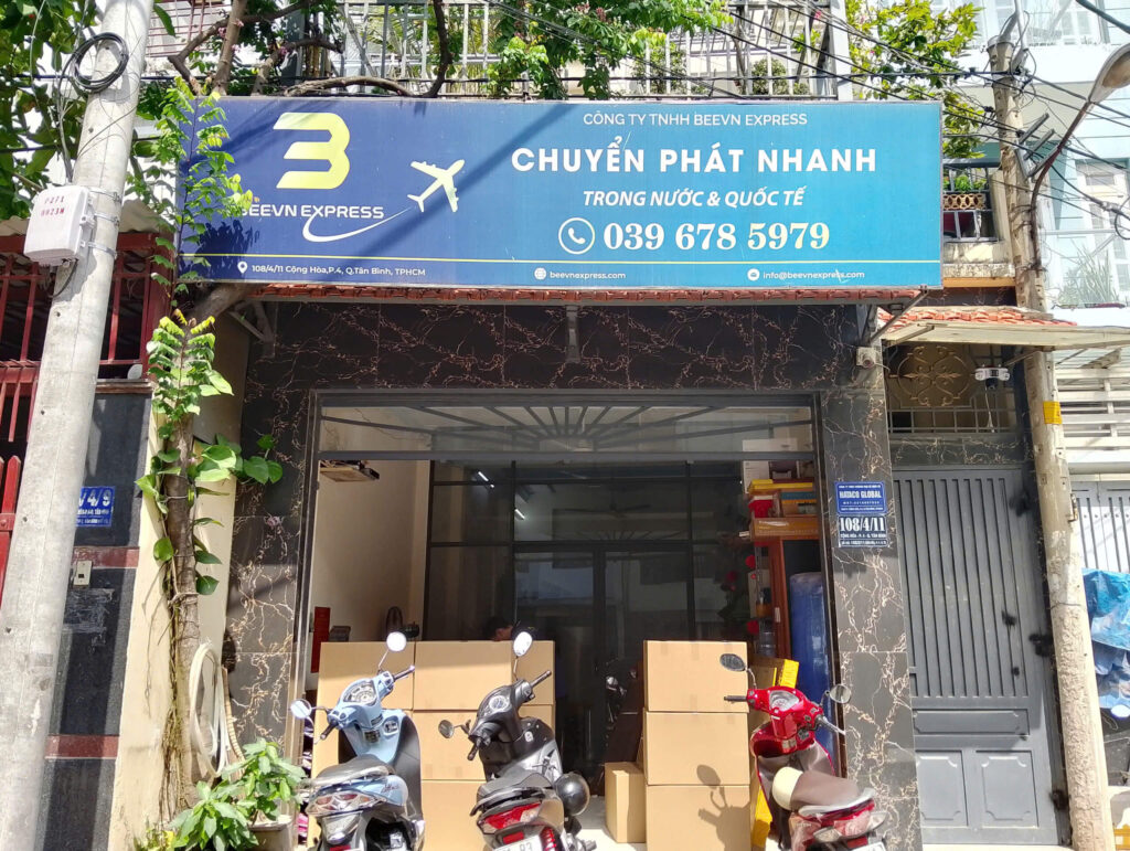 Văn phòng BEEVN Express tại TP.HCM với hoạt động đóng gói hàng hóa trong thị trường vận chuyển Việt Nam – Nga